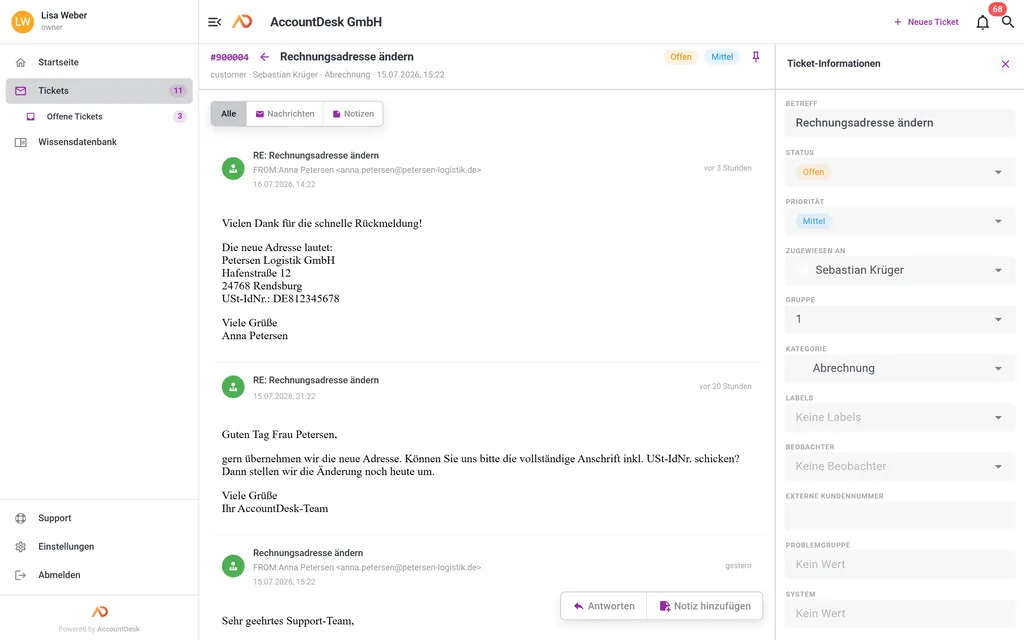 Ticket-Ansicht in AccountDesk mit Nachrichtenverlauf und Info-Seitenleiste